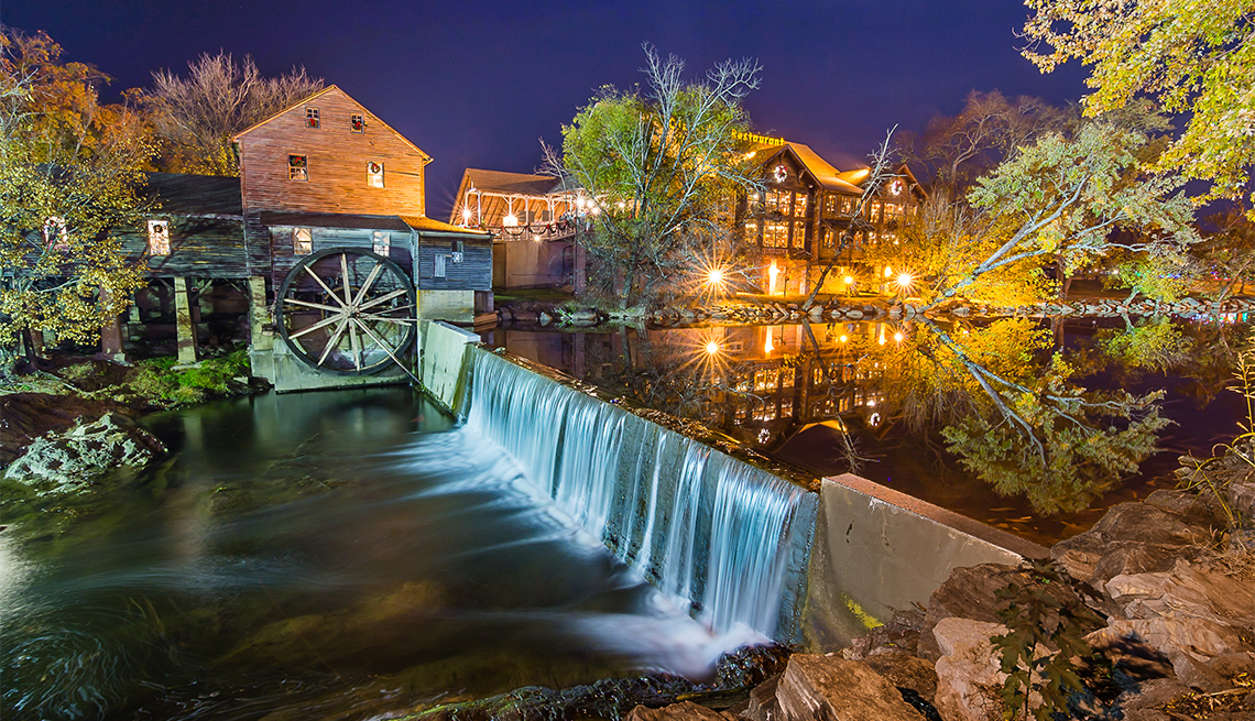 Great Smoky Mountain National Park, which straddles two states: Tennessee and North Carolina