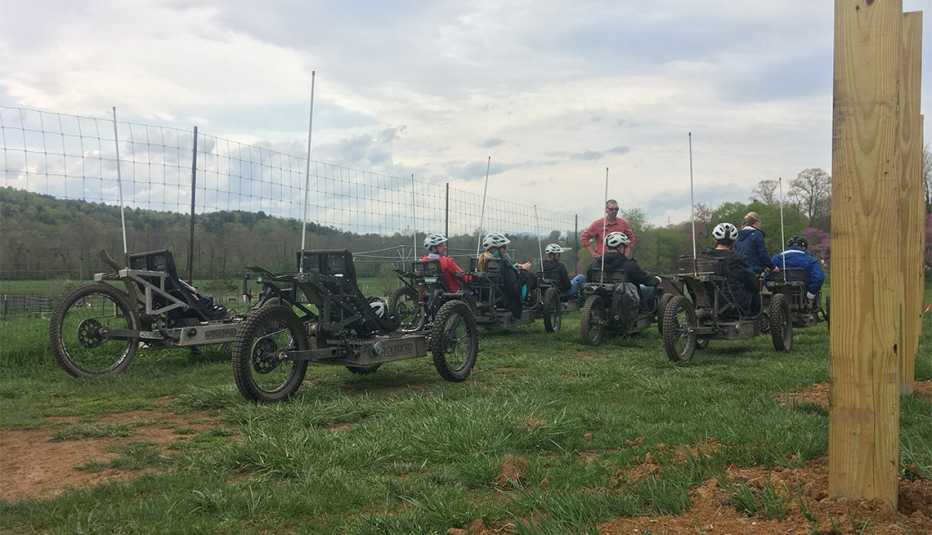 Tourists on motorized three wheelers 