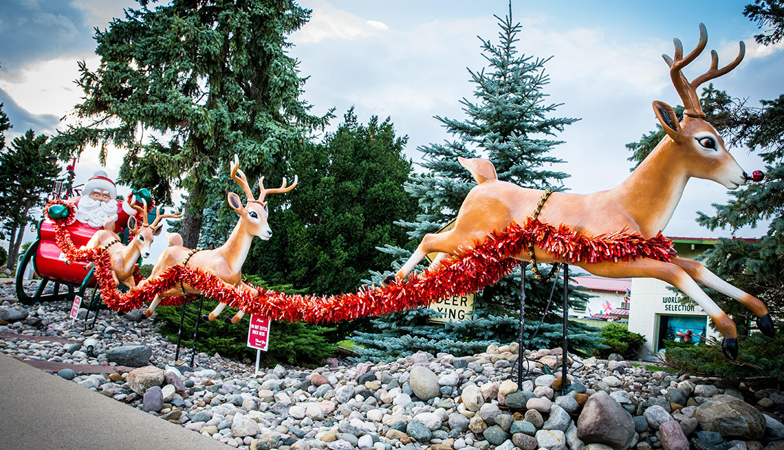 Reindeer Santa Sliegh, Trees, Frankenmuth, Towns That Celebrate Christmas Year-Round