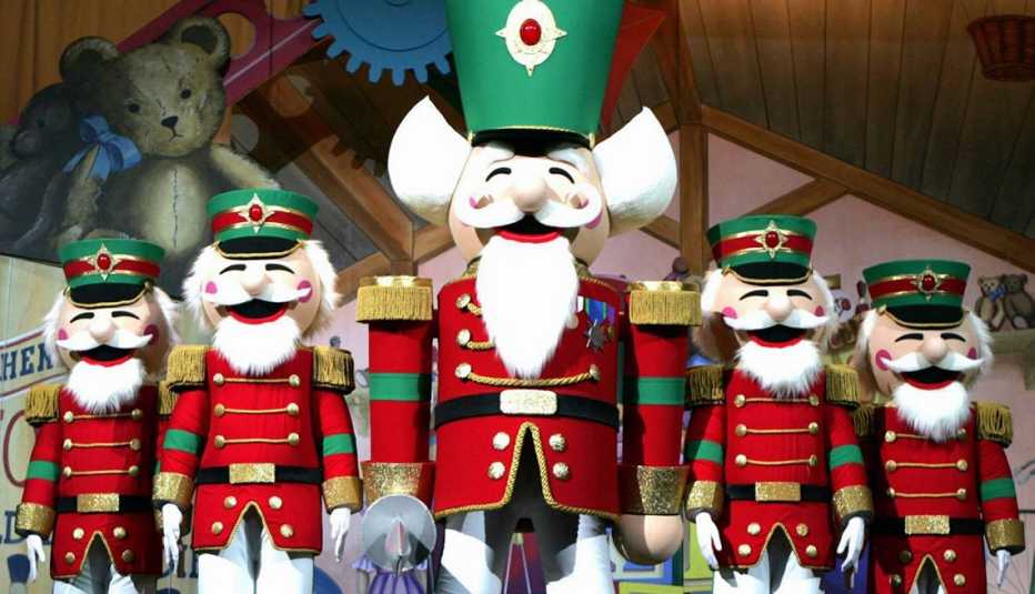 Soldier Puppets, Incerdible Christmas Place, Pigeon Forge, Towns That Celebrate Christmas Year-Round