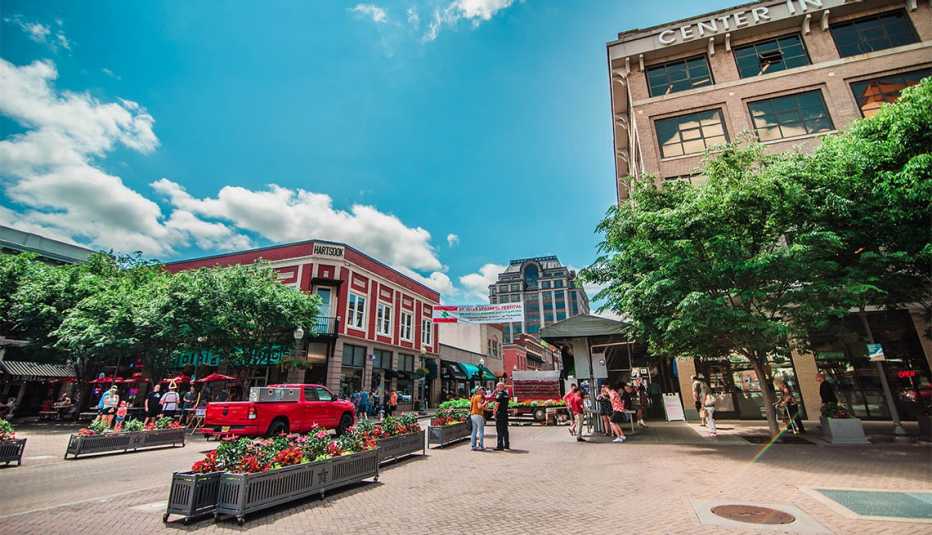the roanoke city market in roanoke virginia