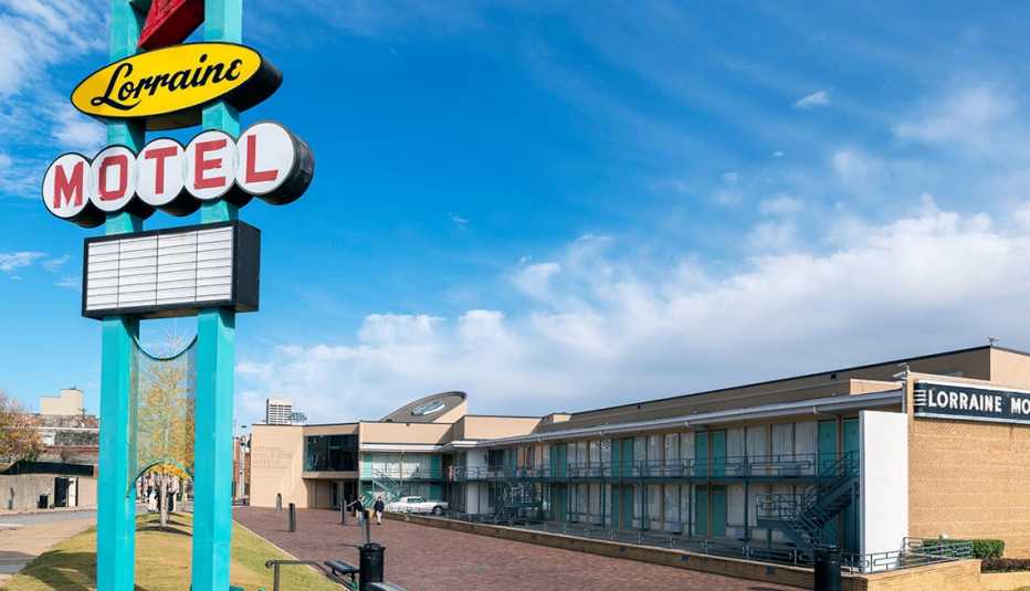 the lorraine motel and national civil rights museum
