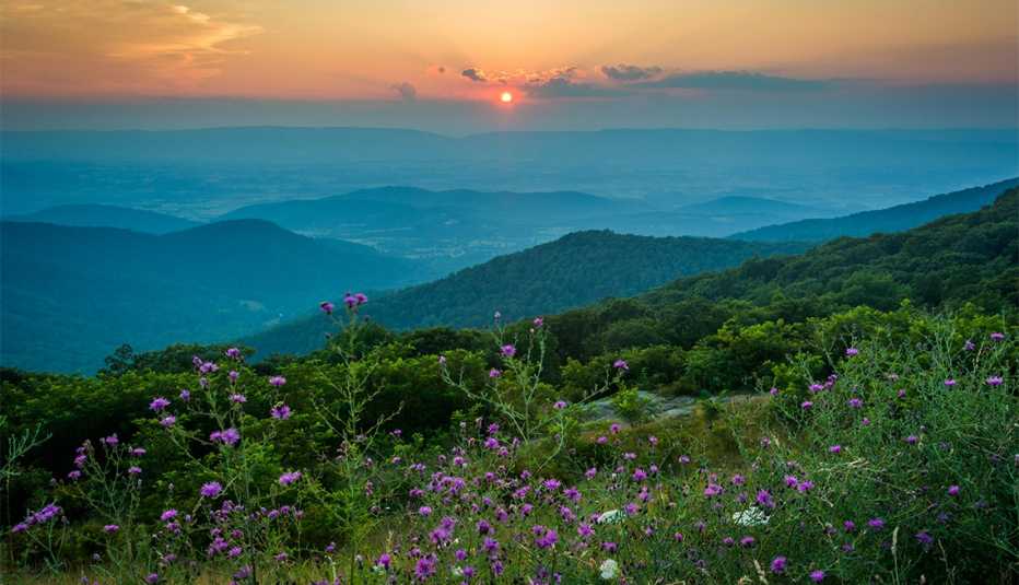 Sunset over the Blue Ridge Mountains, seen from Skyline Drive in Shenandoah National Park, Virginia