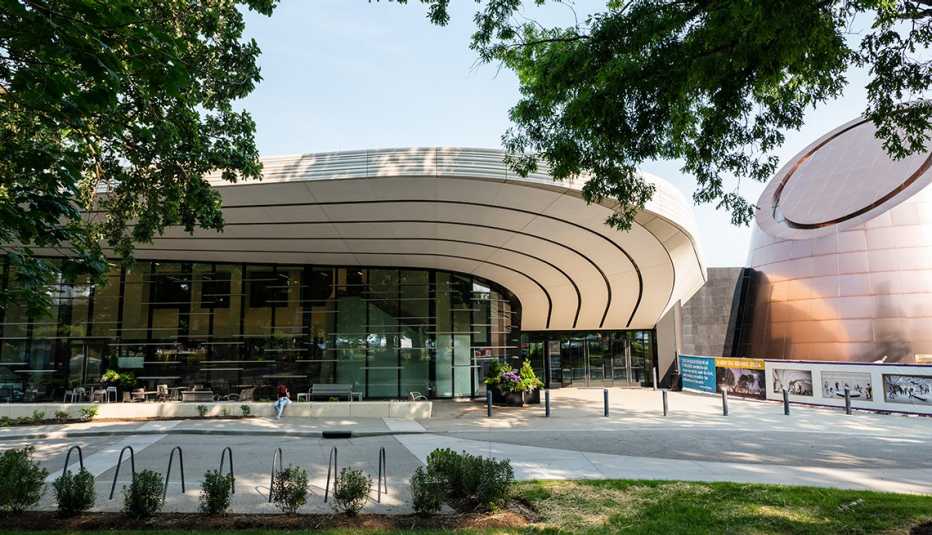 The exterior of the Cleveland Museum of Natural History