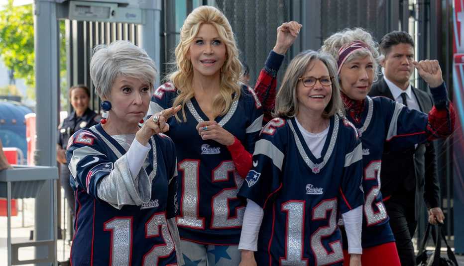 Rita Moreno, Jane Fonda, Sally Field and Lily Tomlin in the film 80 For Brady
