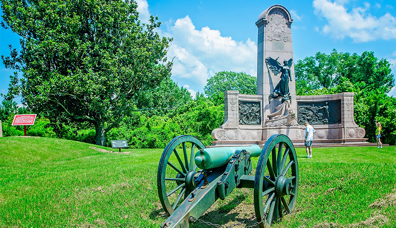 Tourists view the Missouri state memorial at Vicksburg National Military Park 