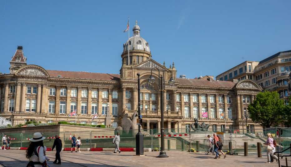 outside of birmingham museum and art gallery; people walking