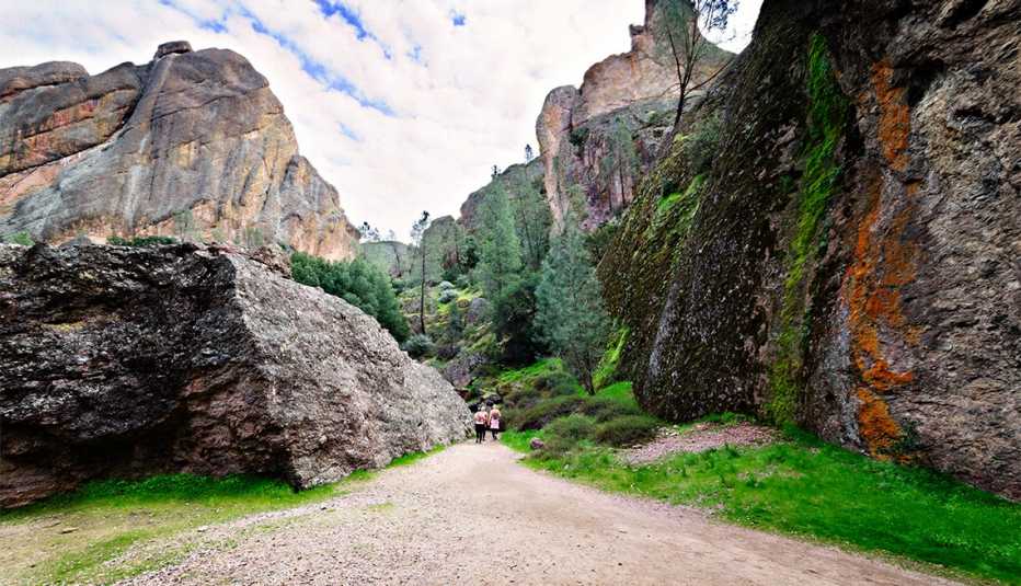 a trail leading through the balconies cliffs to the balconies caves
