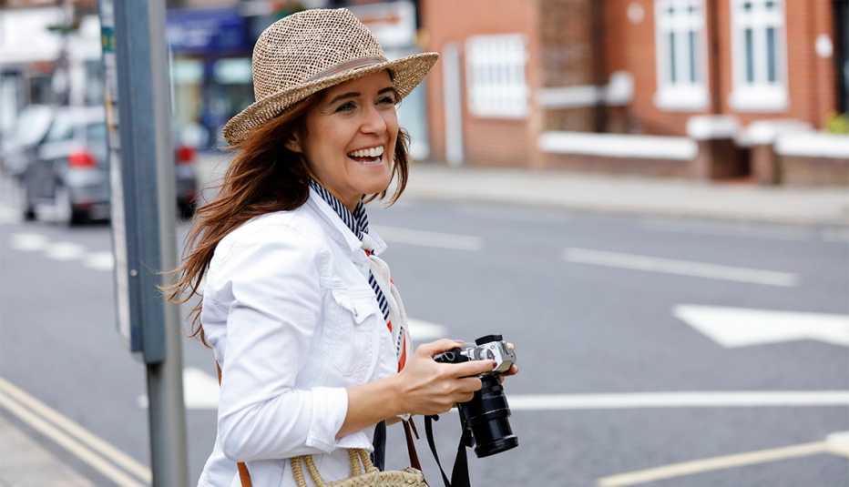 female tourist sightseeing in London