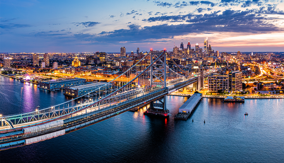 the ben franklin bridge at night philadelphia skyline