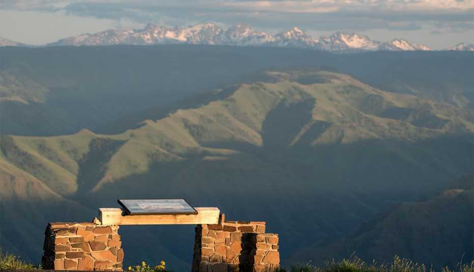 Interpretive sign at the edge of Hells Canyon, Oregon