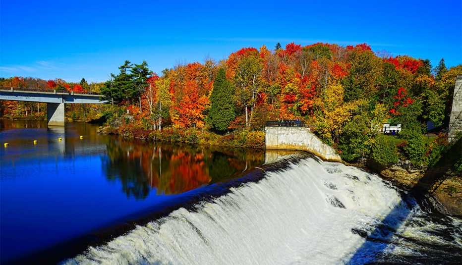 Montmorency Falls Park waterfall