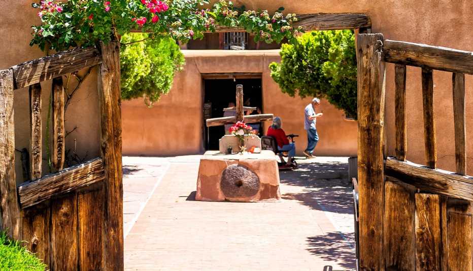 santuario de chimayó a roman catholic church