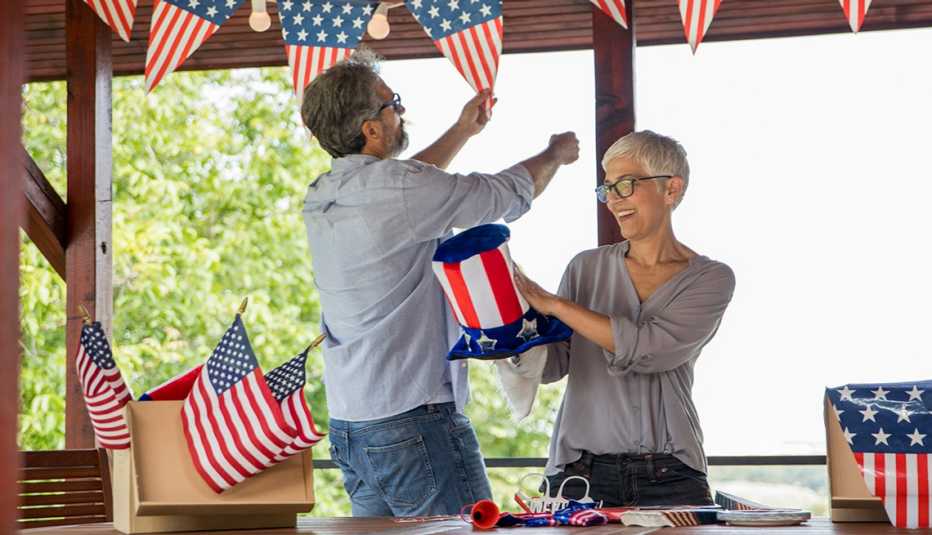 Couple decorating house for celebrating