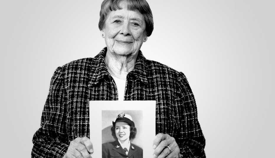 julia parsons a world war two codebreaker shows us a photo of herself as a young woman in uniform