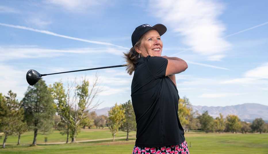 barbara morrow swinging a golf club