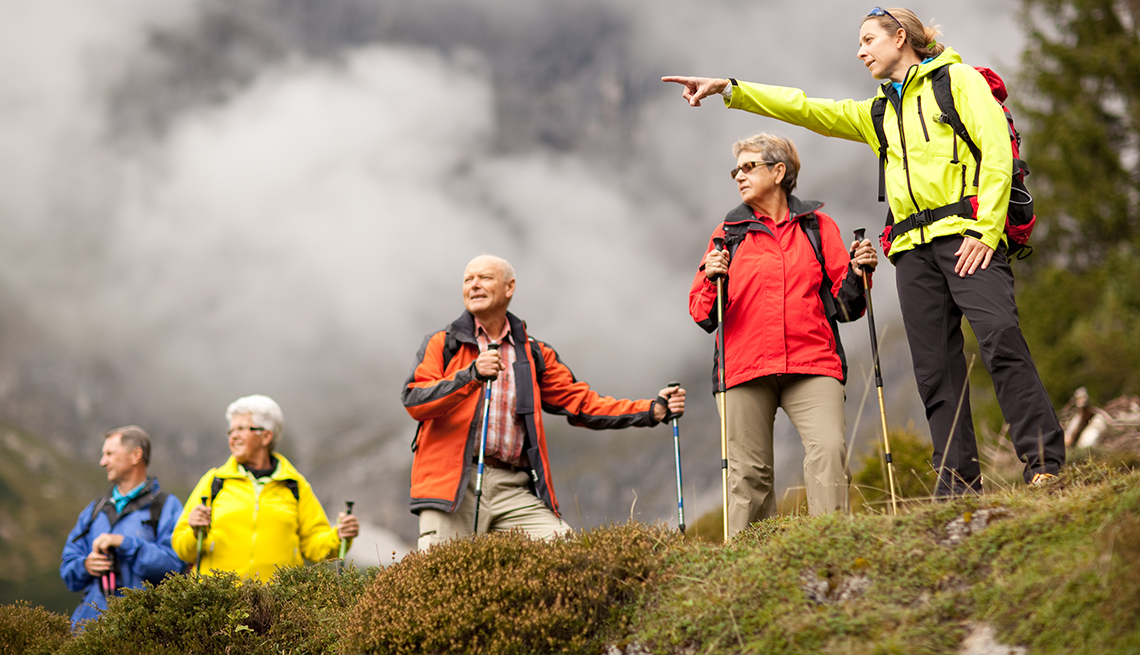 get a travel job as a tour guide