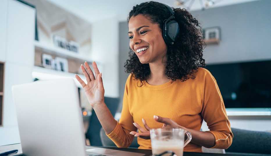 A woman is chatting with people on a computer