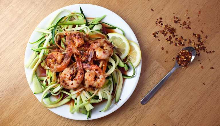 Camarones Fra Diavolo con calabacín