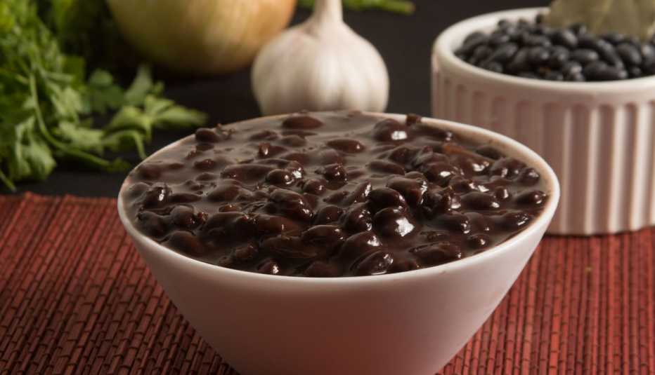 Frijoles negros con caldo 