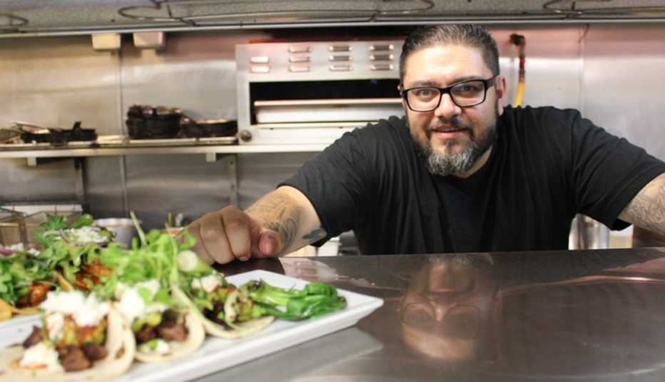Chef Thomas Ortega en la cocina Chef Thomas Ortega en la cocina