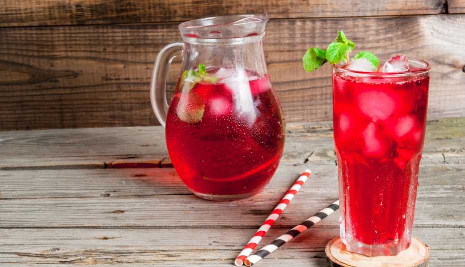 Bebida de hibiscus y jengibre
