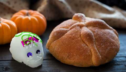 Pan de muerto Pan de muerto y calaverita de dulce