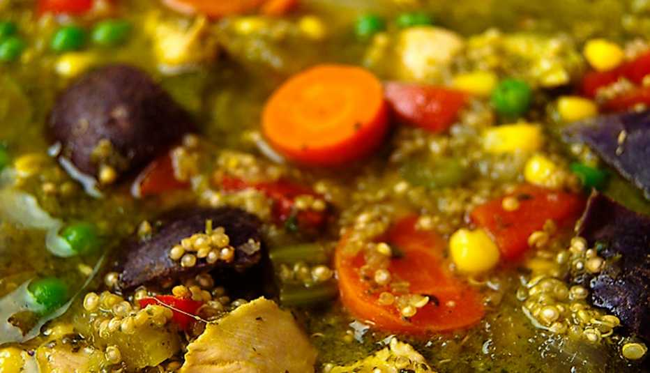 Sopa con quinoa y cilantro Sopa con quinoa y cilantro