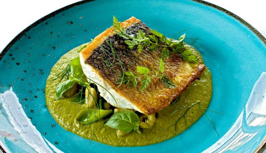 Pescado en salsa verde Plato de pescado en salsa verde