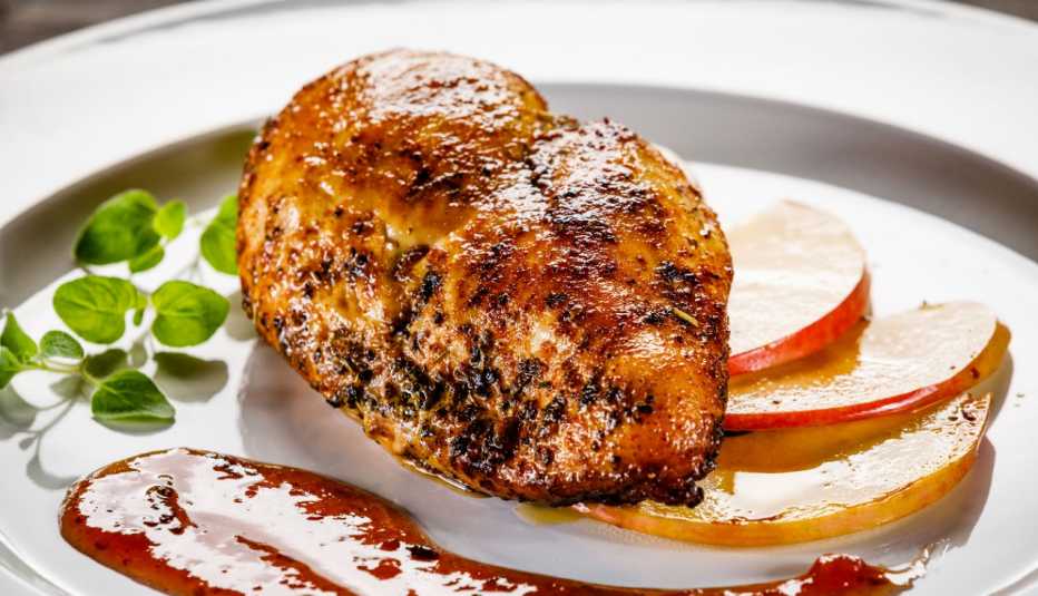 Pollo asado con jengibre y manzana Pollo asado con jengibre y manzana
