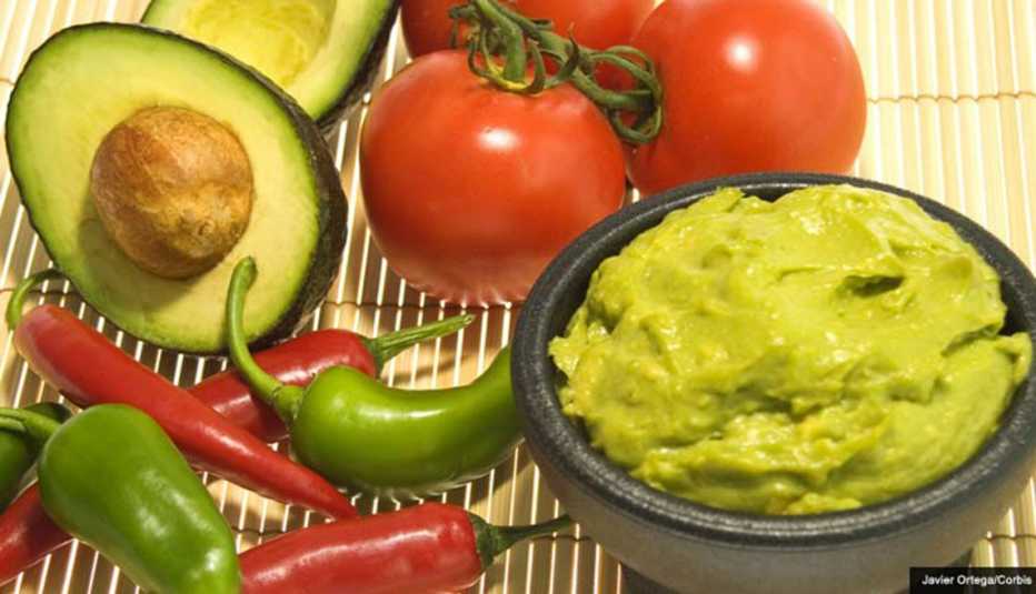 Guacamole y tomates para recetas del 5 de Mayo