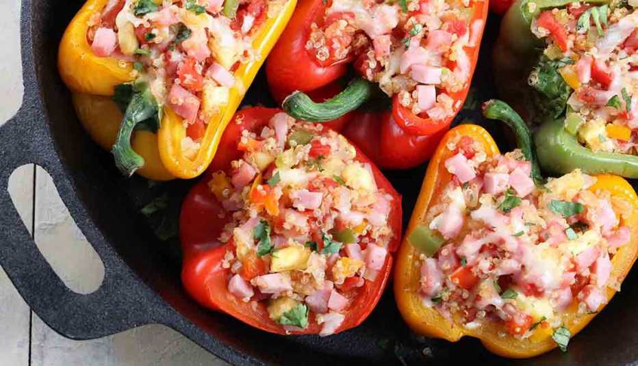 Pimientos rellenos de quinua y jamón