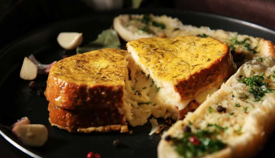 Sándwich de pan con ajo