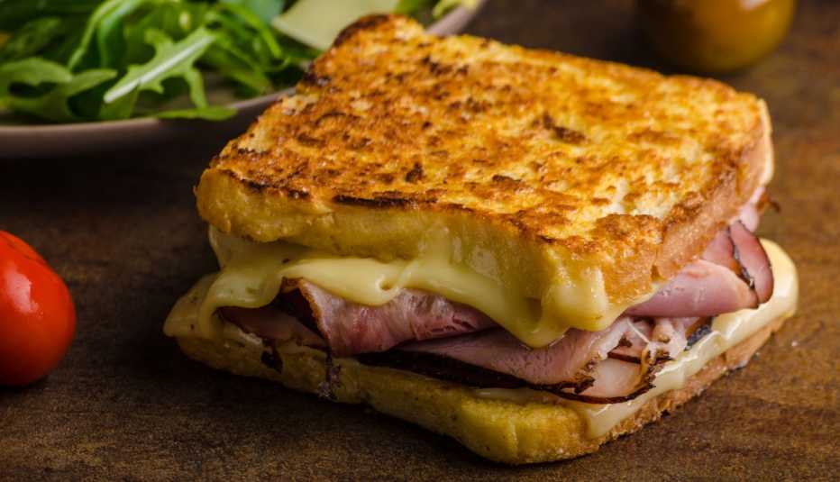 Sándwich de jamón y queso