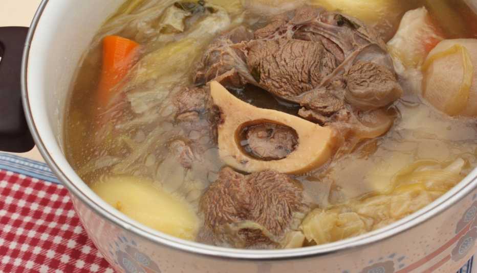 Caldo de hueso de res