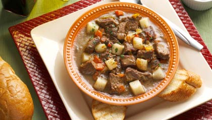 Estofado de carne con pan - Receta de Dennise Oller Estofado de carne con pan - Receta de Dennise Oller