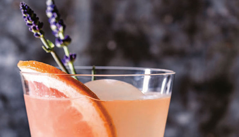Coctel paloma con lavanda
