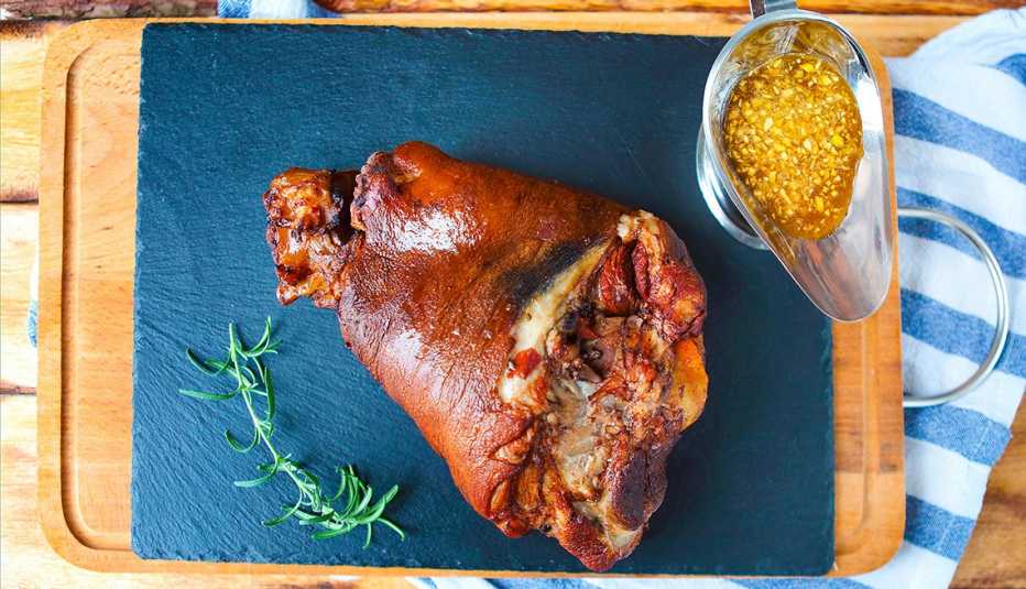 Pernil de cerdo relleno