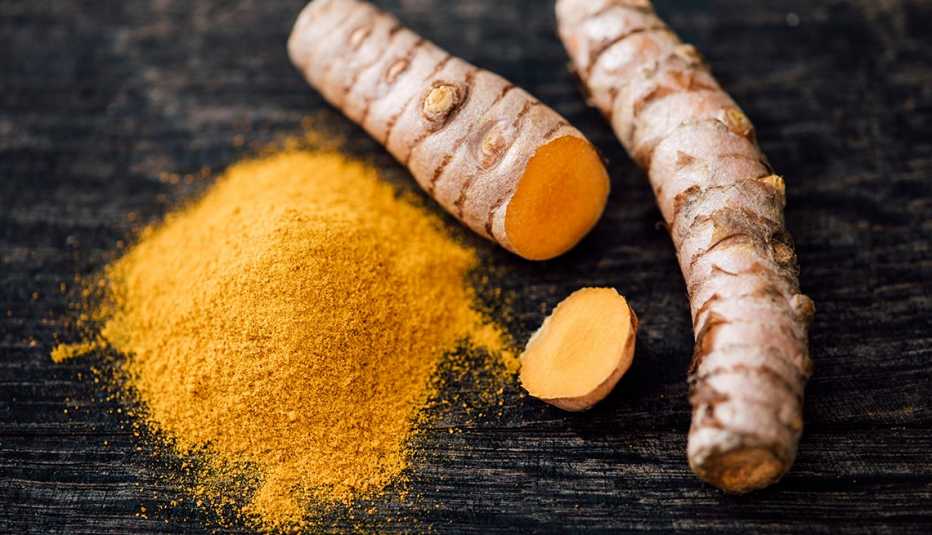 Cúrcuma en polvo y entera