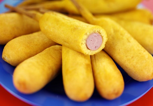 Corn dogs - 10 Alimentos de festivales que va a arruinar su dieta