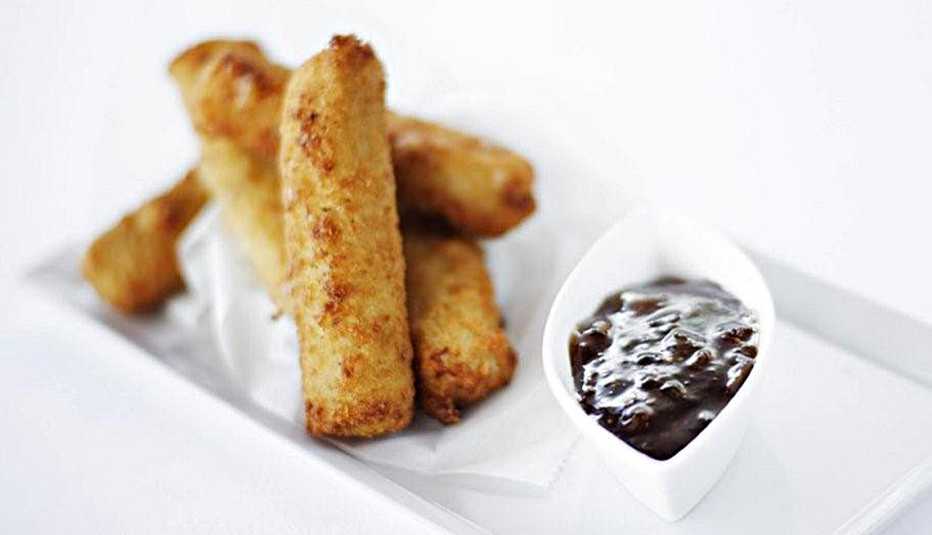 Croquetas con salsa de queso