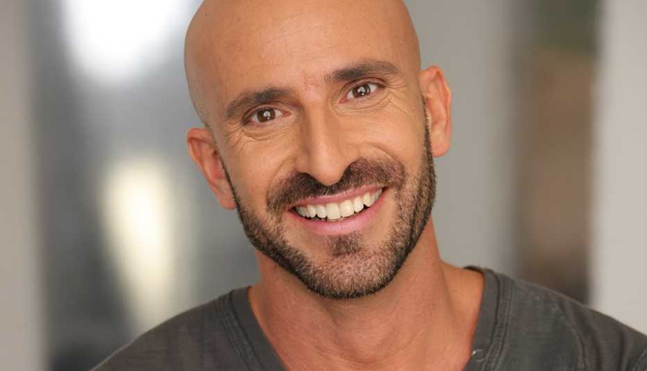 Manuel Villacorta sonríe