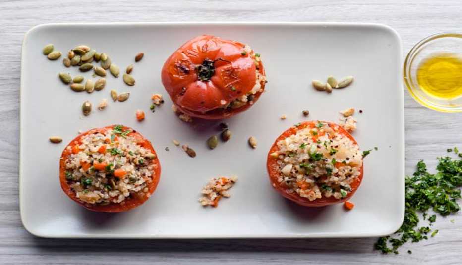 Tomates rellenos de quínoa