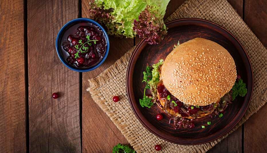 Hamburguesas de pavo con salsa de arándanos y naranja