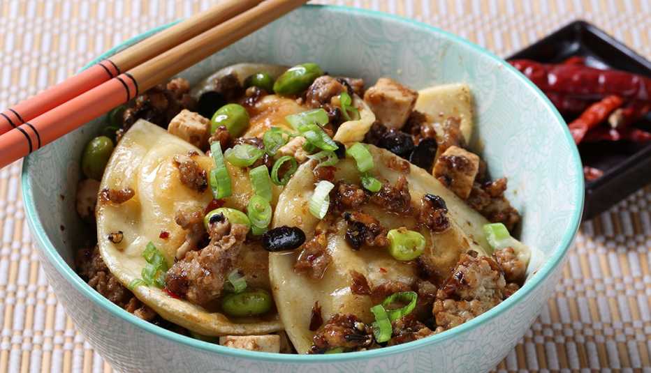 Pierogi al estilo Szechuan del chef Jose Garces Pierogi al estilo Szechuan del chef Jose Garces
