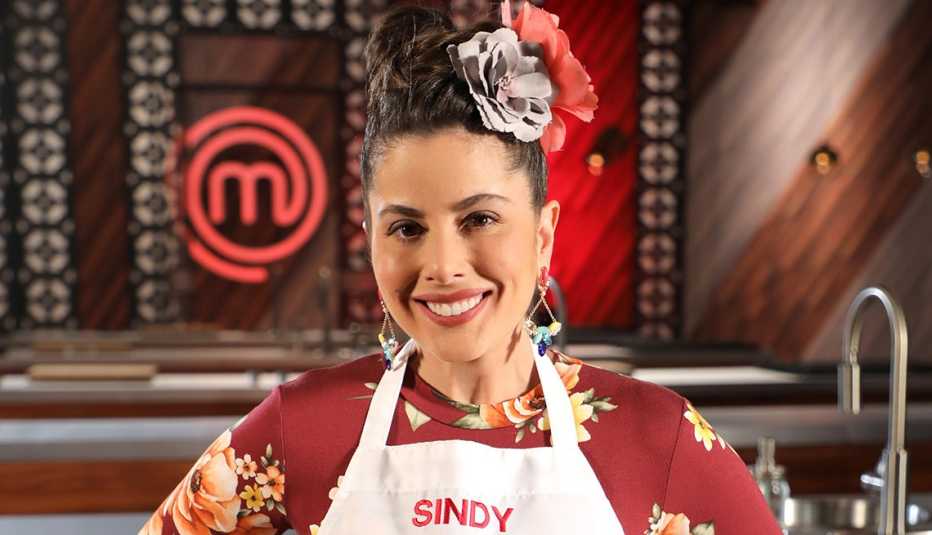 Sindy Lazo sonríe en la cocina