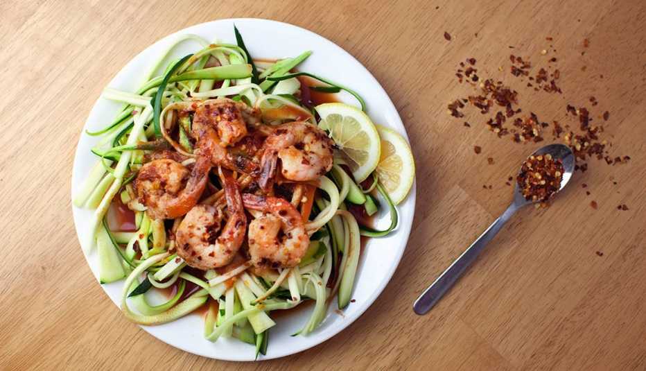 Camarones Fra Diavolo con calabacín