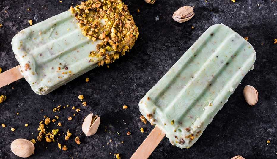Paletas de yogur con pistachos Paletas de yogur con pistachos
