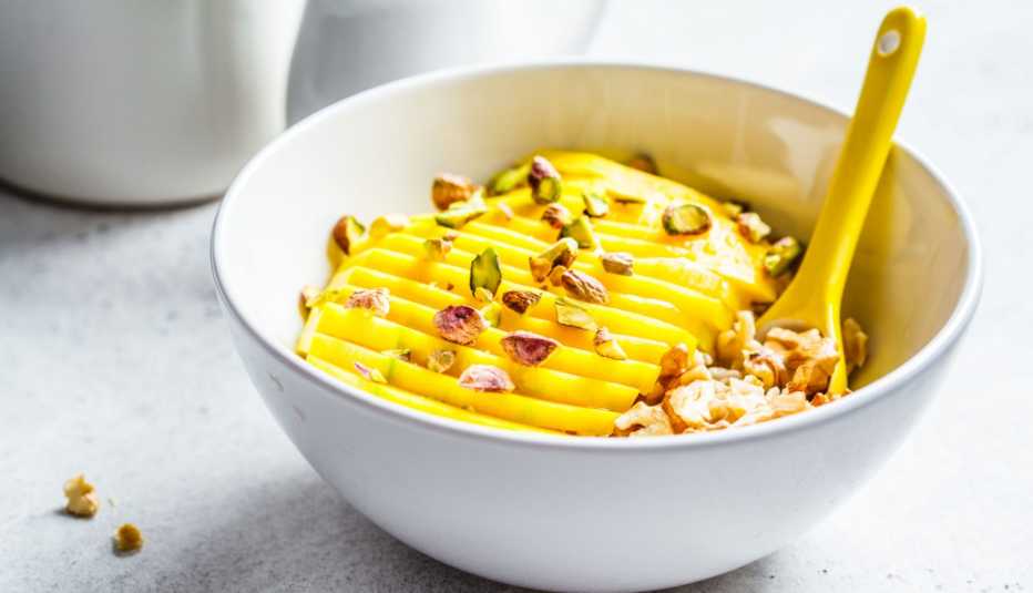 Crema de mango con pistachos Crema de mango con pistachos