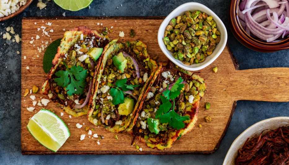 Tacos de carne y tortillas de calabacín